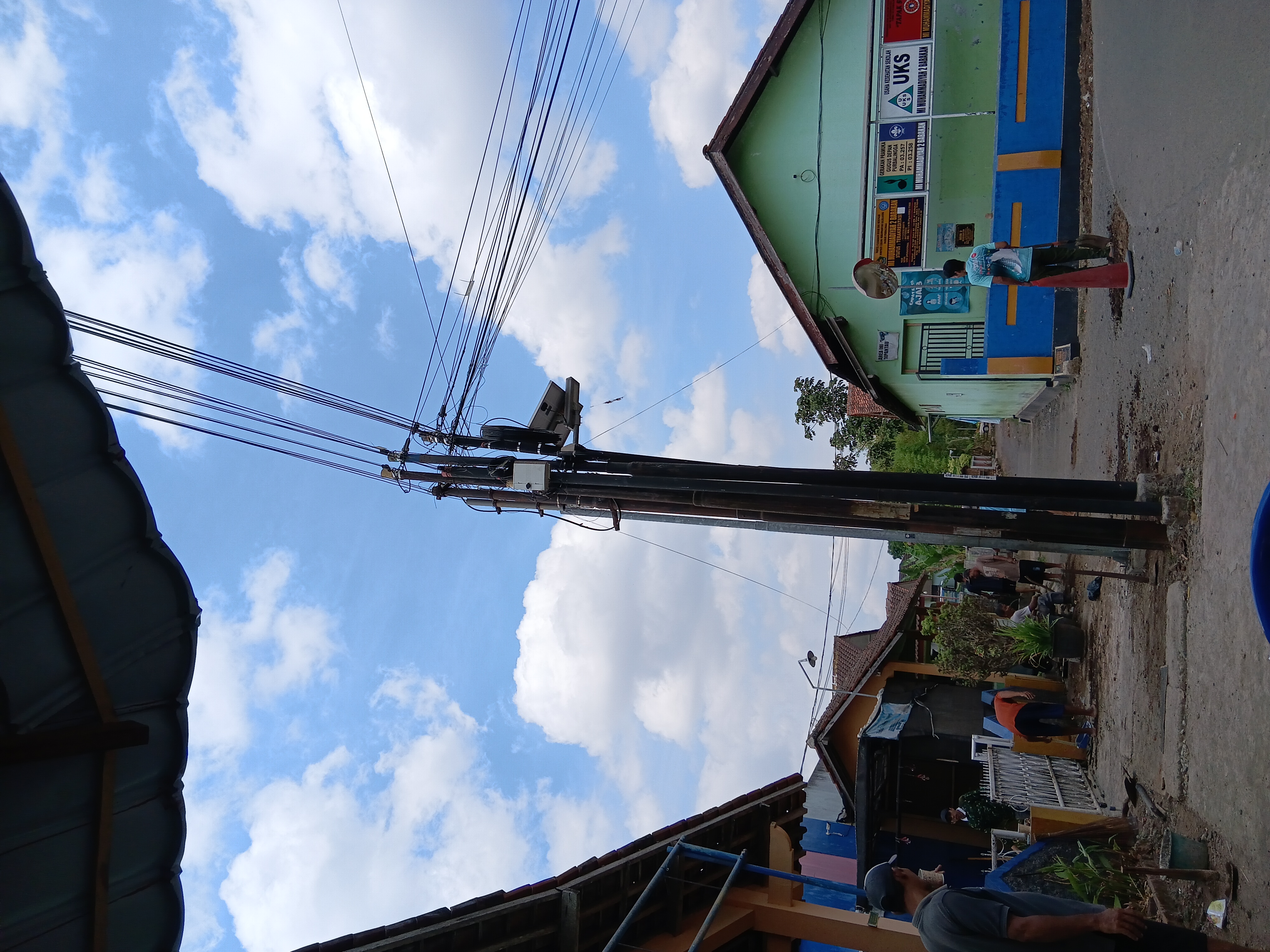 Lampiran foto terkait aduan Permohonan Perbaikan Lampu dan Jalan di Pertigaan MIM Babakan untuk Keselamatan Pengguna Lalu Lintas