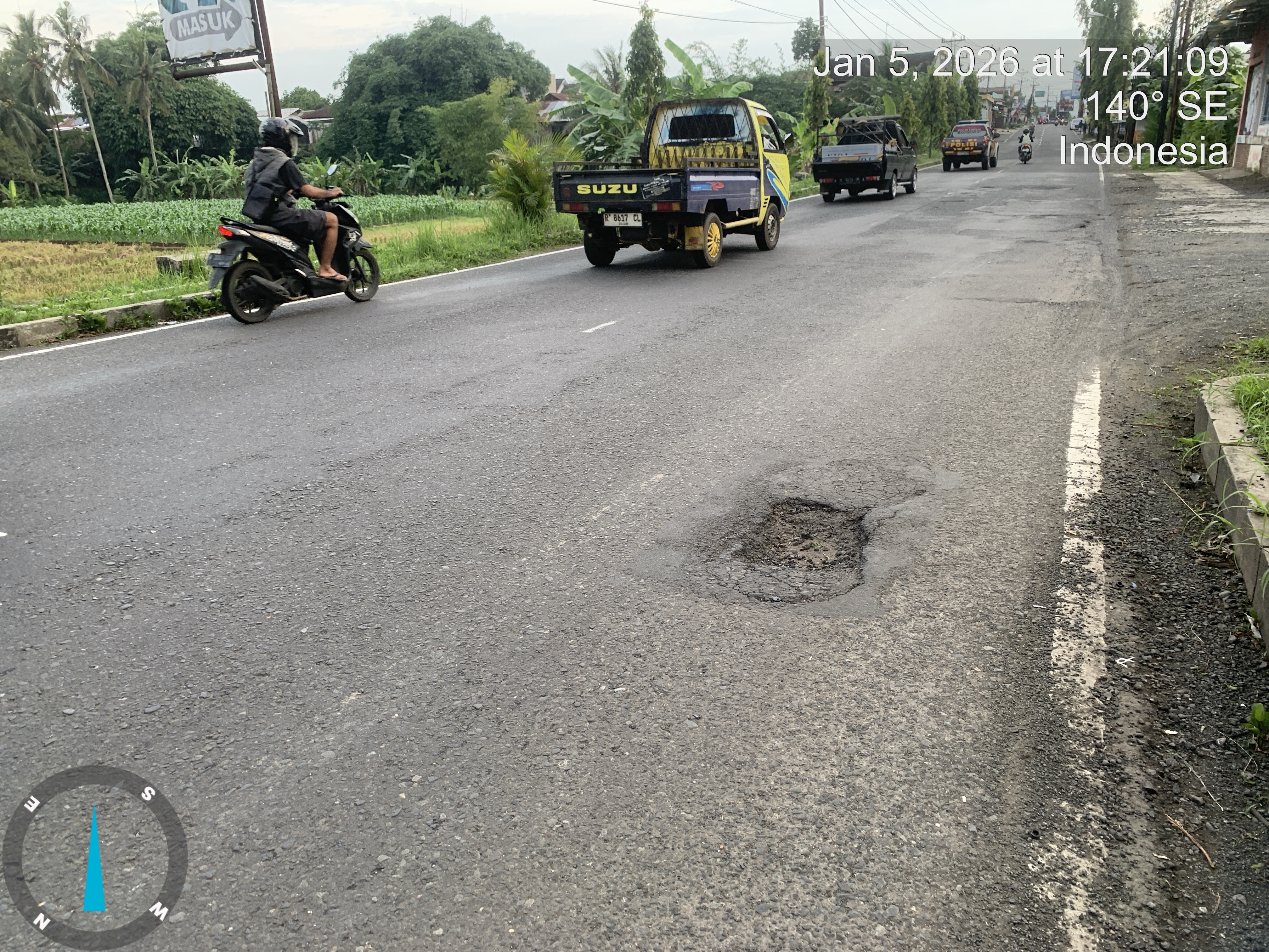 Lampiran foto terkait aduan Laporan Pengaduan Kondisi Jalan Berlubang yang Memicu Kecelakaan Tunggal