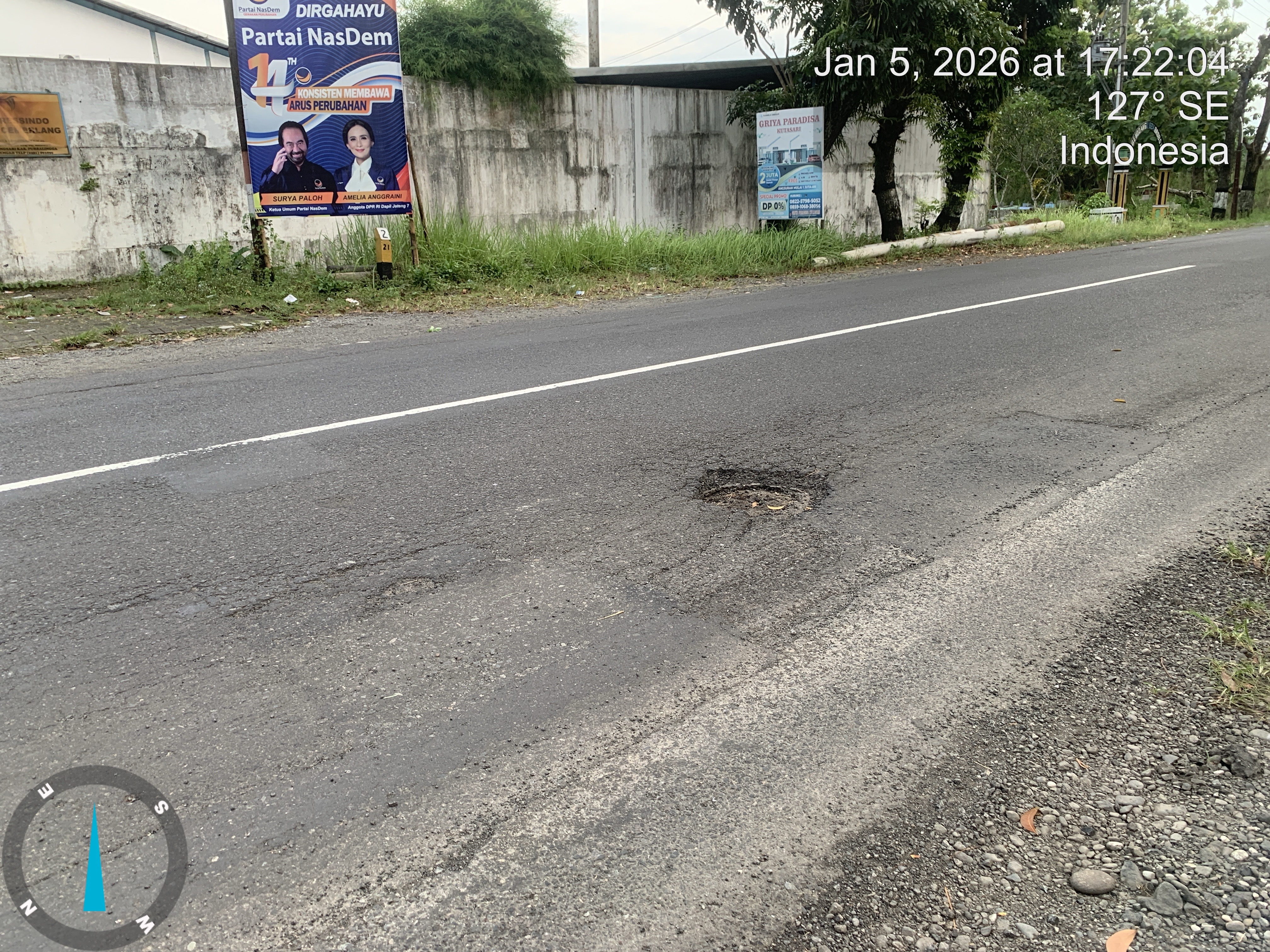 Lampiran foto terkait aduan Laporan Pengaduan Kondisi Jalan Berlubang yang Memicu Kecelakaan Tunggal