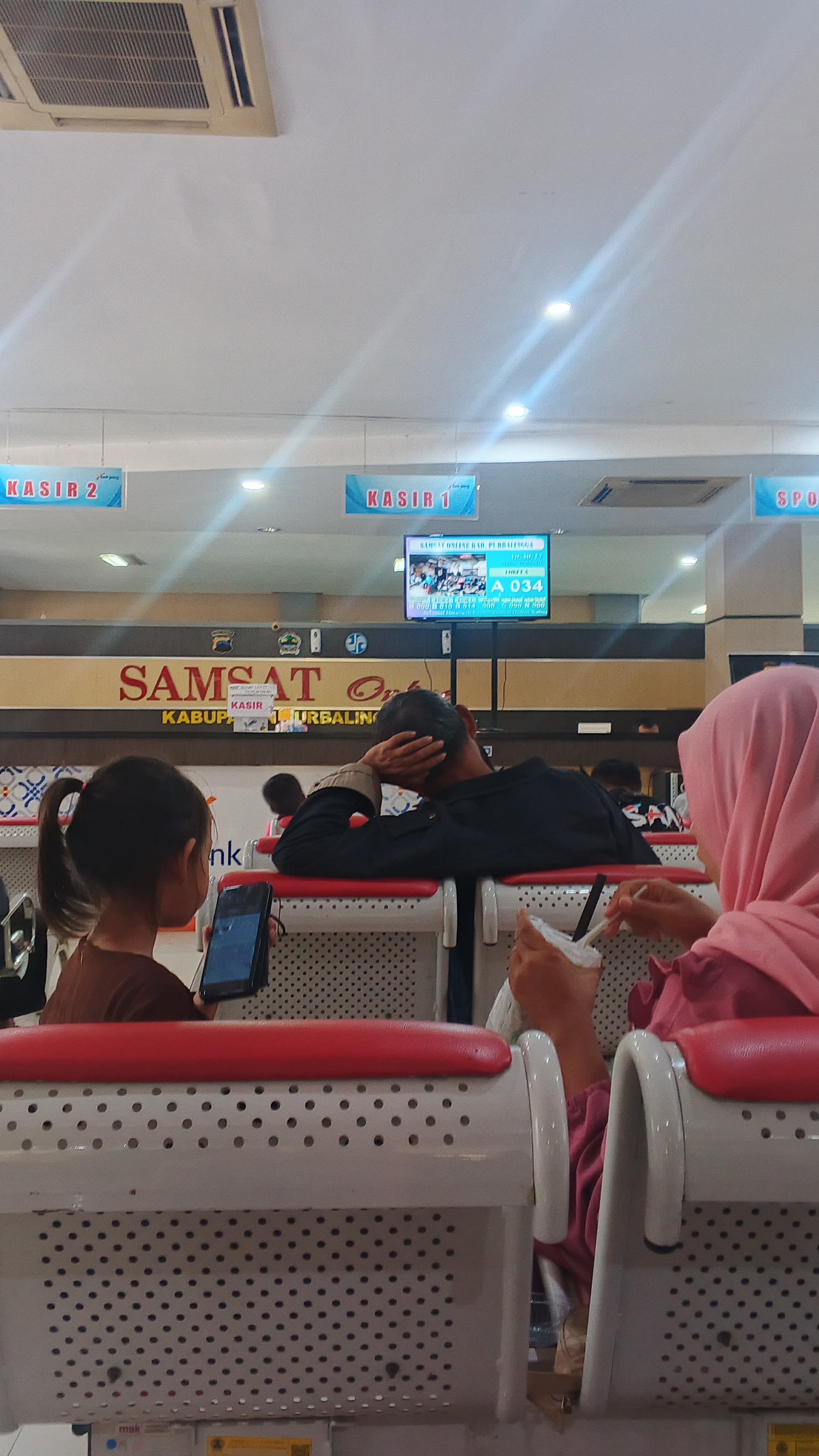 Lampiran foto terkait aduan Pengeluhan terhadap Pelayanan Samsat Purbalingga yang Menimbulkan Antrian Panjang dan Ketidakjelasan