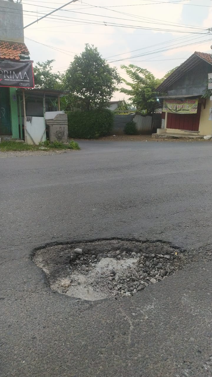 Lampiran foto terkait aduan Jalan Rusak Padamara-Karangkabur: Rawan Kecelakaan, Mohon Tindak Lanjut