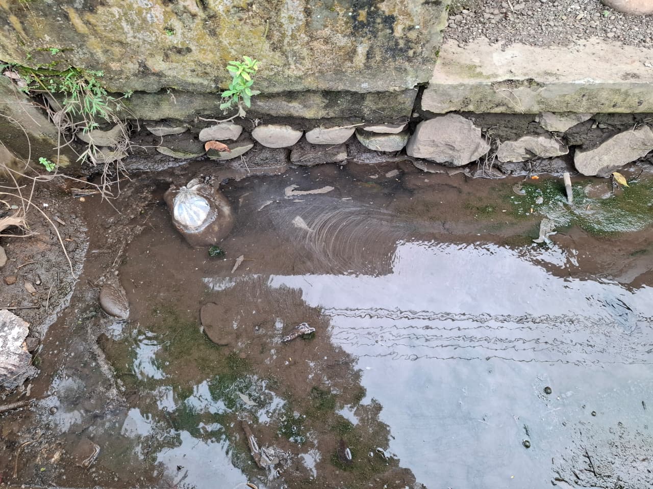 Lampiran foto terkait aduan Laporan Kondisi Gorong-Gorong Ambrol di Gemuruh, Jalan Letnan Sudani: Luapan Air dan Permohonan Perbaikan