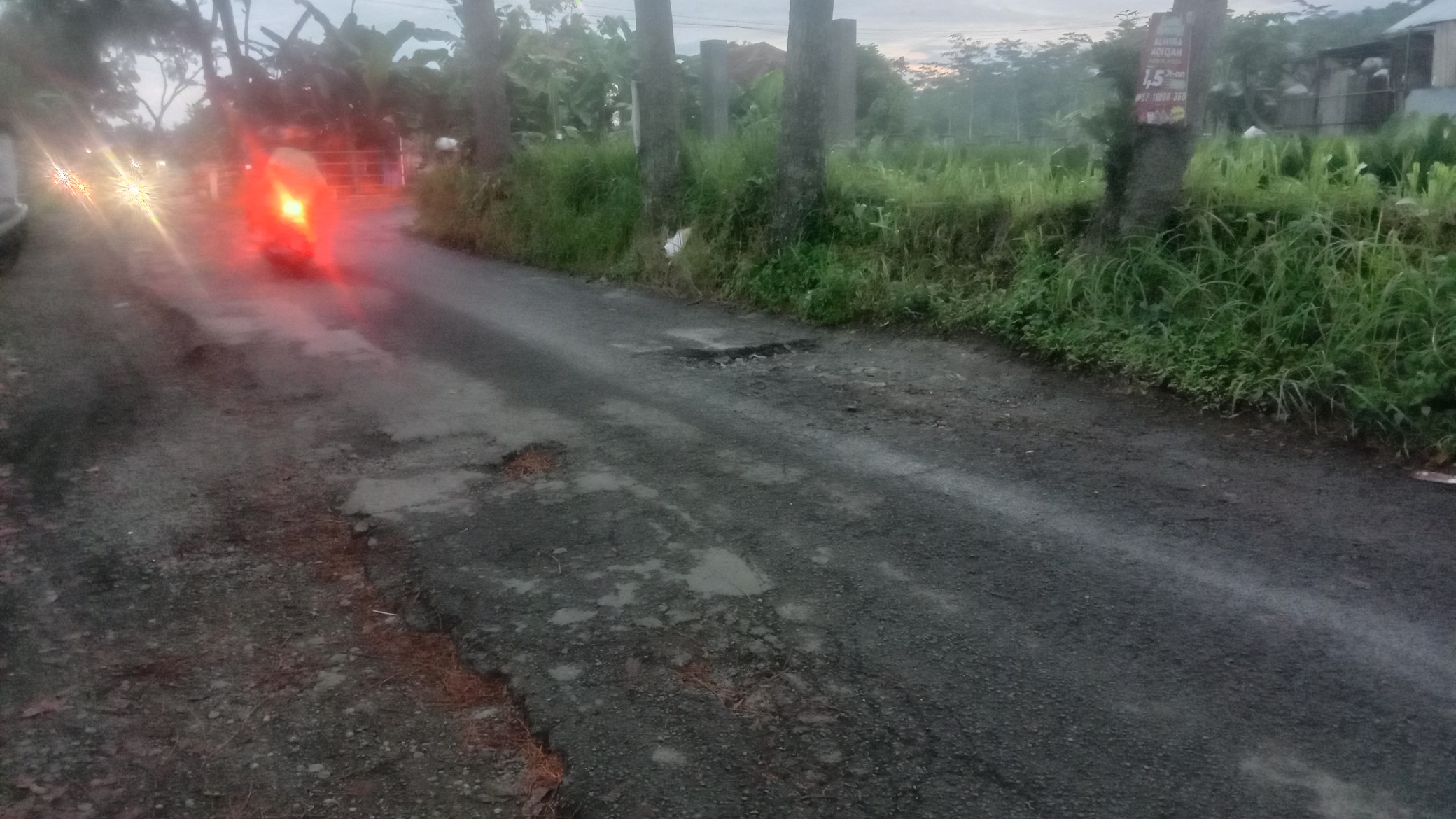 Lampiran foto terkait aduan Laporan Kondisi Jalan Rusak di Jl. Raya Karangreja: Permohonan Tindak Lanjut Segera