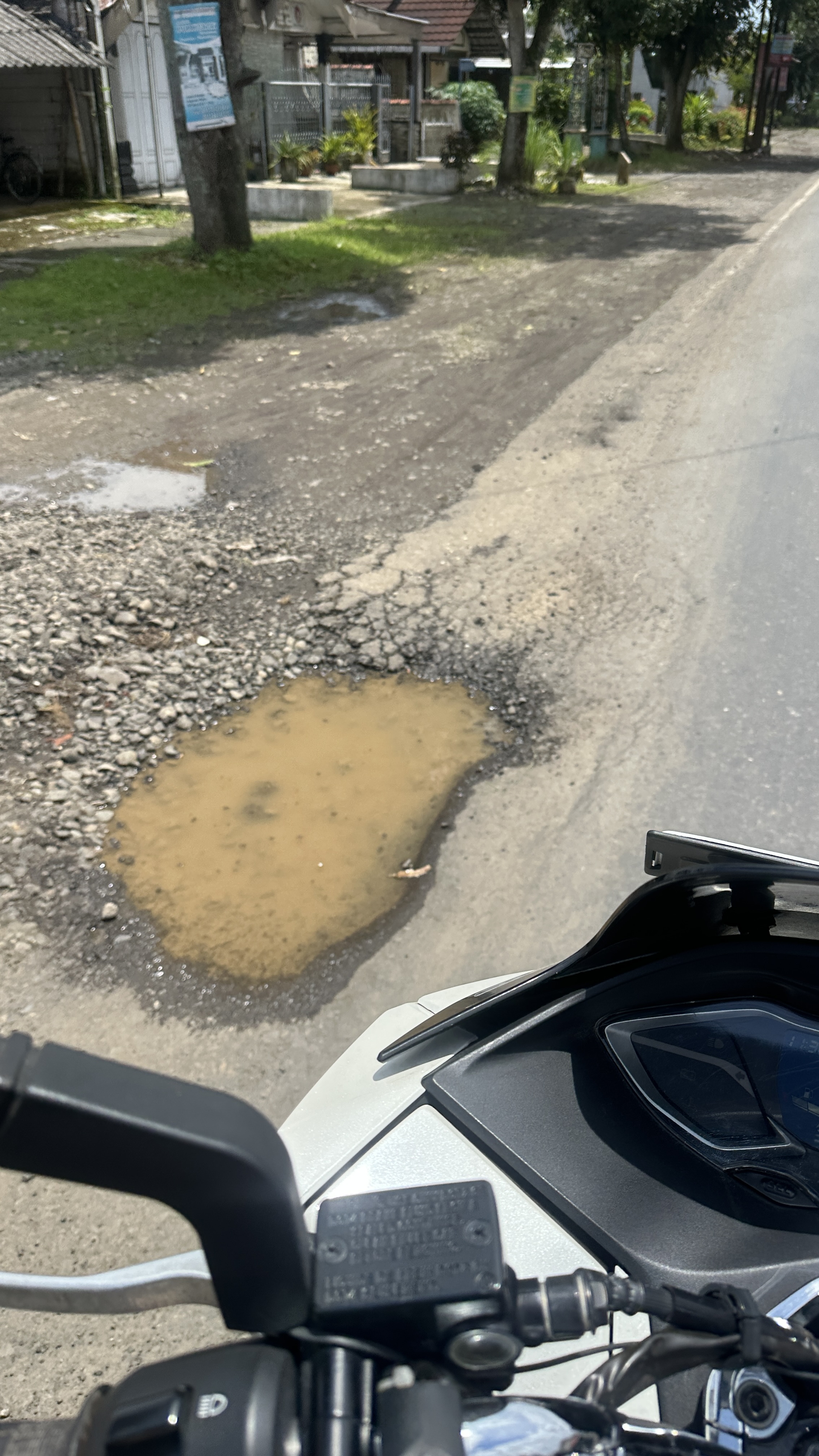 Lampiran foto terkait aduan Laporan Kondisi Jalan Berlubang di Jl. Raya Bojong (Depan PT. KBS)