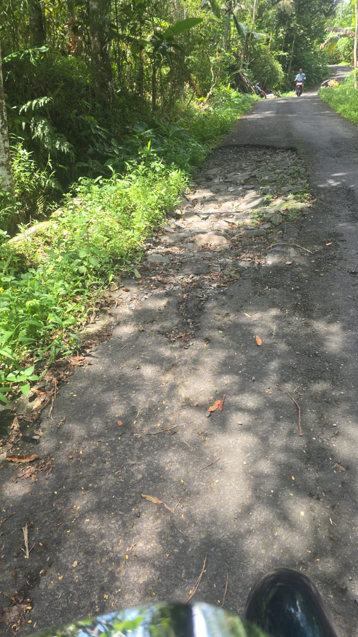 Lampiran foto terkait aduan Laporan Kerusakan Jalan Gunungwuled Karanggondang, Rembang, Purbalingga