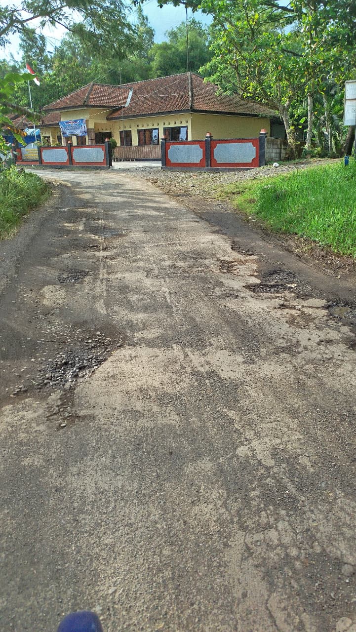 Lampiran foto terkait aduan Usulan Perbaikan dan Pelebaran Jalan Samping KPU Purbalingga (Kalikajar RT 04/ RW 03)