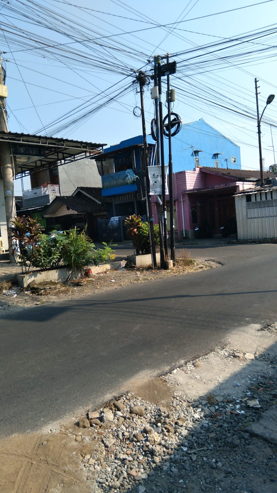 Lampiran foto terkait aduan Permohonan Pemasangan Lampu APILL, Lampu Hati, atau Rumble Strip di Perempatan Jalan Kenduruan Mekarjaya Untuk Menurunkan Laka Lantas