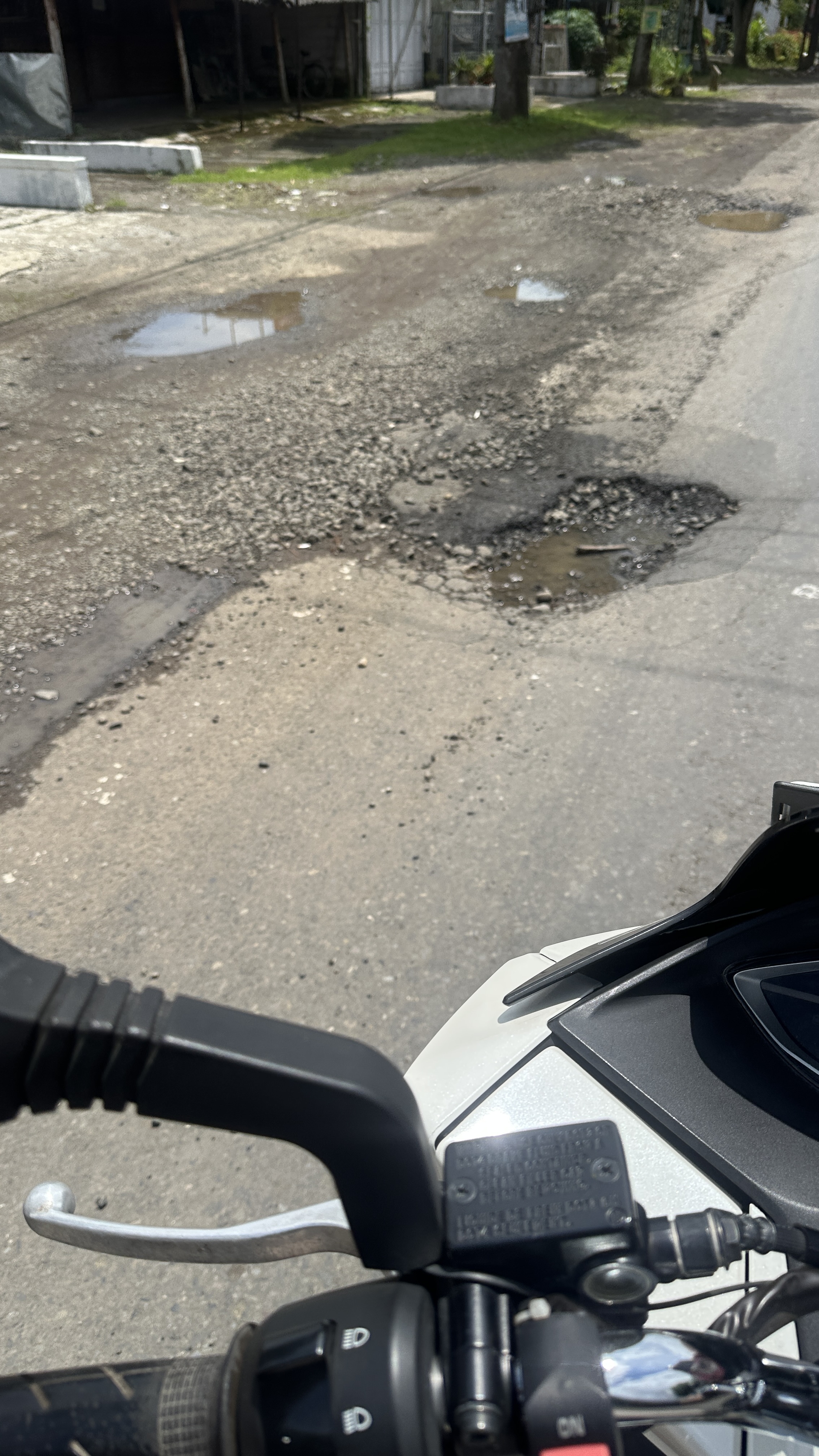 Lampiran foto terkait aduan Laporan Kerusakan Jalan di Raya Bojong Depan PT. KBS