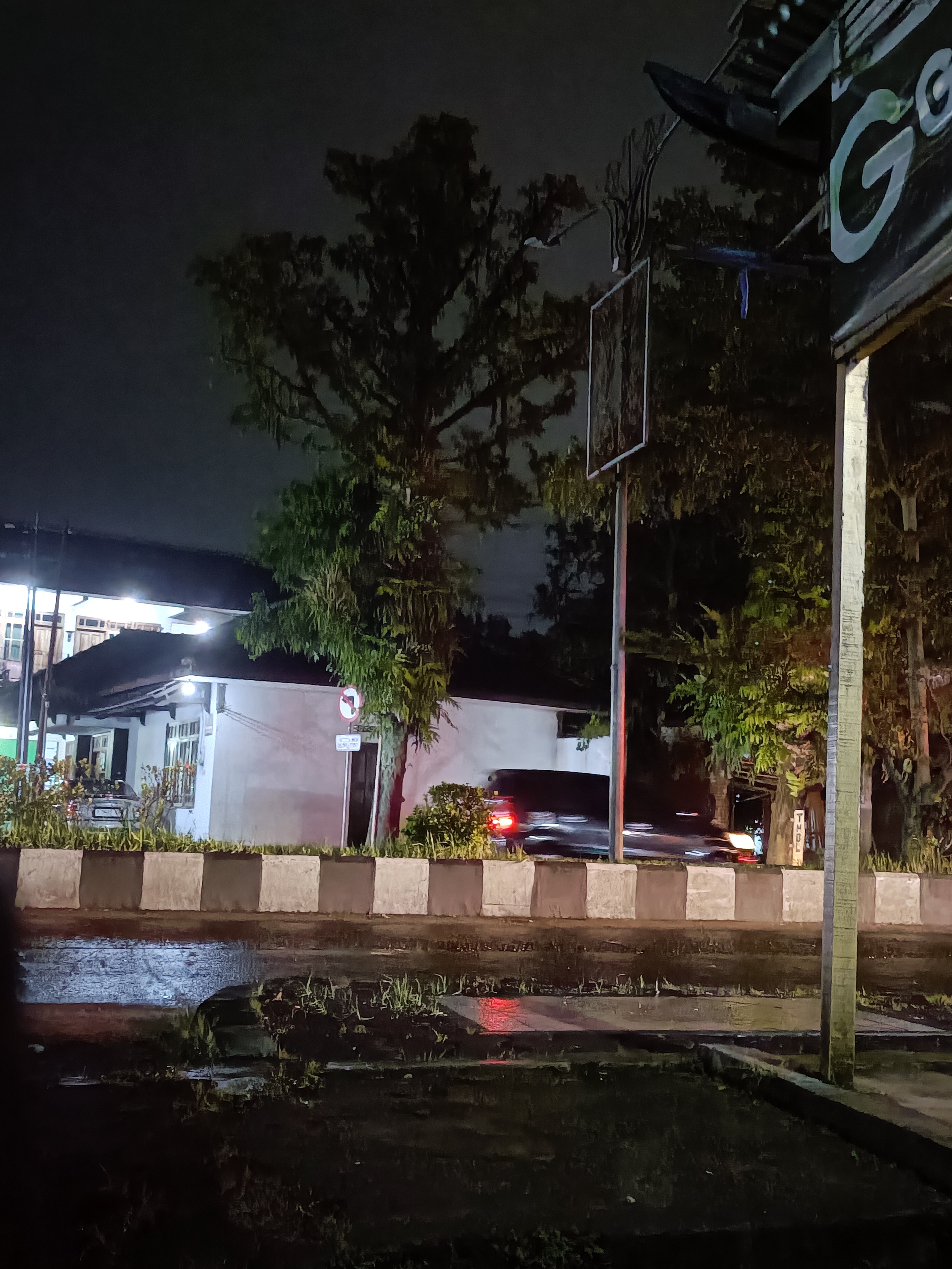 Lampiran foto terkait aduan Penggantian Lampu Jalan yang Mati di Jalan Mayjen Sungkono – Permohonan Perbaikan Segera