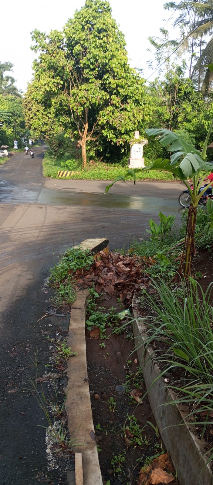 Lampiran foto terkait aduan Laporan Kerusakan Saluran Air di Perempatan Pasar Paing, Desa Bedagas, Purbalingga